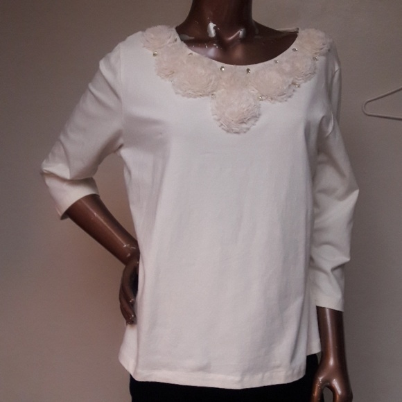 Hearts of Palm Tops - NWOT Sweet Cream Fabric Flower Top